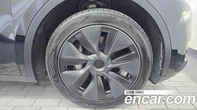 Tesla Model Y — Фото автомобиля 6