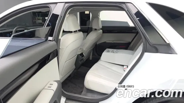 Hyundai Grandeur Grandeur (GN7) 2.5 Бензин 2WD — Фото автомобиля 11
