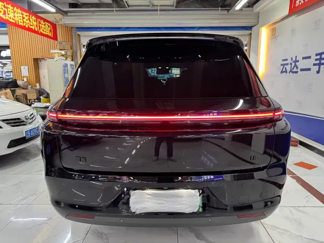 Li Auto L8 — Фото автомобиля 8