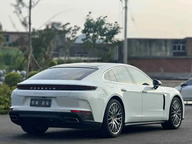 Porsche Panamera — Фото автомобиля 16