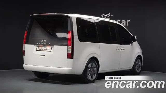 Hyundai Staria Staria L3.5 Tourer 11 мест — Фото автомобиля 2