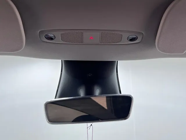 Tesla Model Y — Фото автомобиля 24