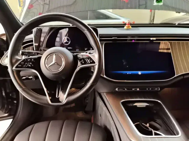Mercedes-Benz E-Class — Фото автомобиля 5