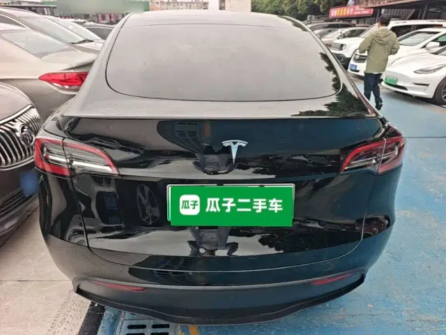 Tesla Model Y — Фото автомобиля 5