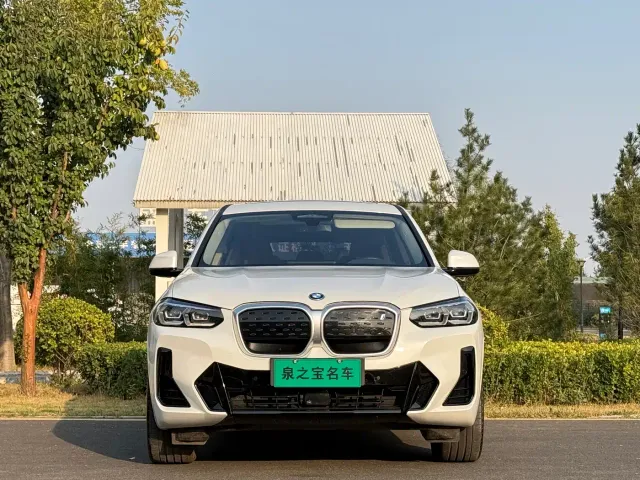 BMW iX3 — Фото автомобиля 8