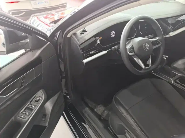 Volkswagen Passat — Фото автомобиля 15