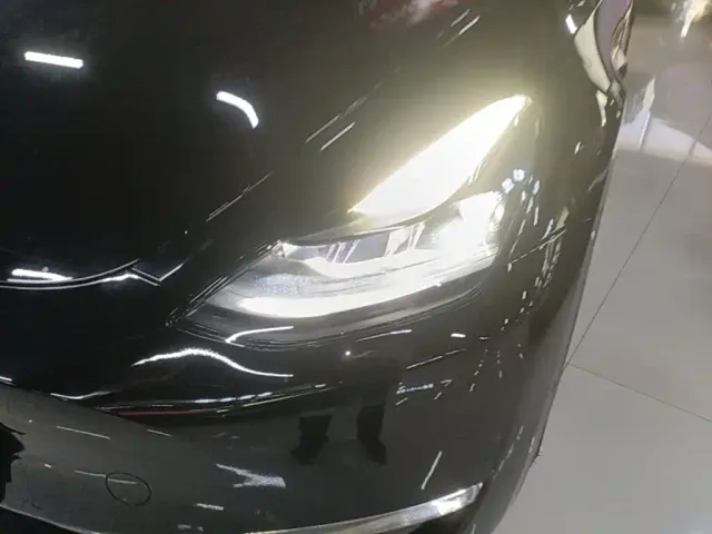 Tesla Model Y — Фото автомобиля 23