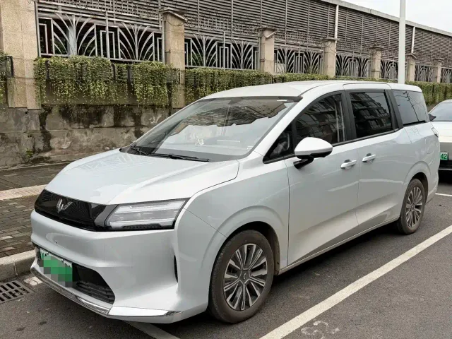 Фотография автомобиля — Wuling Starlight 730
