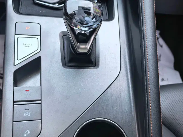 Roewe RX5 — Фото автомобиля 8