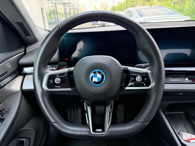 BMW i5 — Фото автомобиля 7