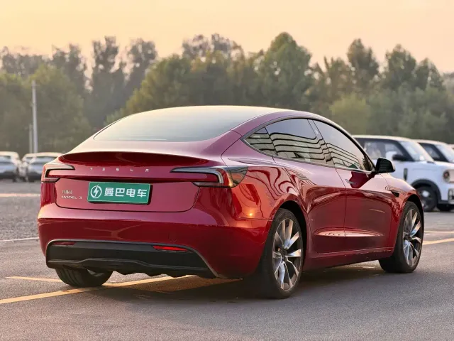 Tesla Model Y — Фото автомобиля 6