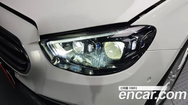 Mercedes-Benz E-Class — Фото автомобиля 19