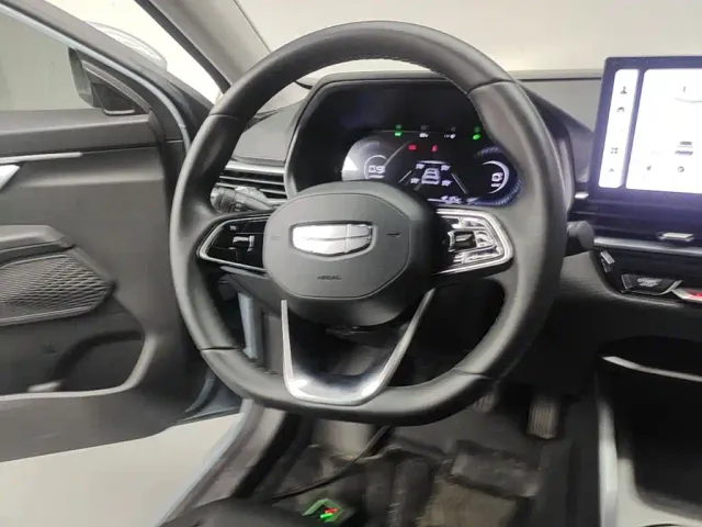 Geely Emgrand — Фото автомобиля 10