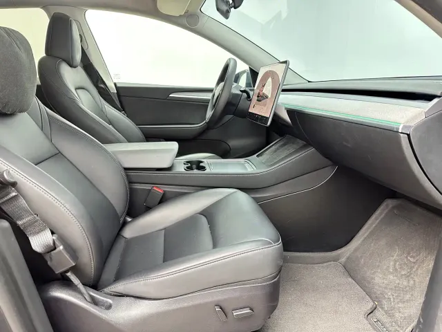 Tesla Model Y — Фото автомобиля 7