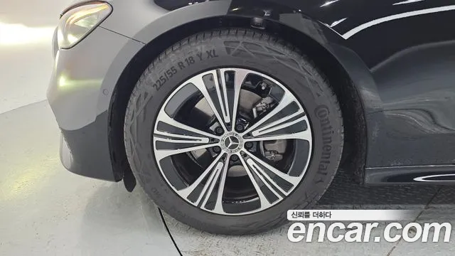 Mercedes-Benz E-Class — Фото автомобиля 5