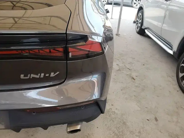 Changan Changan UNI-V 2022 1.5T Premium Model — Фото автомобиля 7