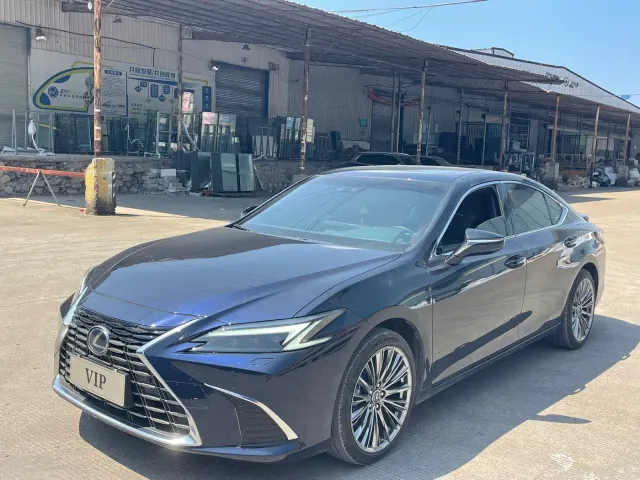 Фотография автомобиля — Lexus ES