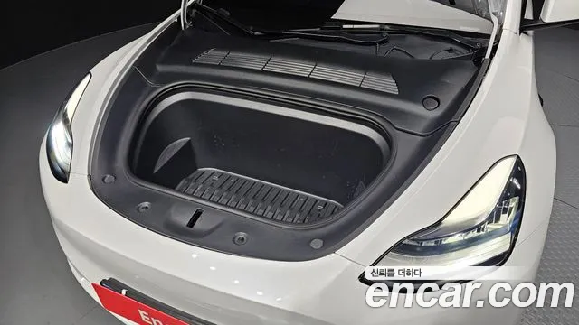 Tesla Model Y — Фото автомобиля 6