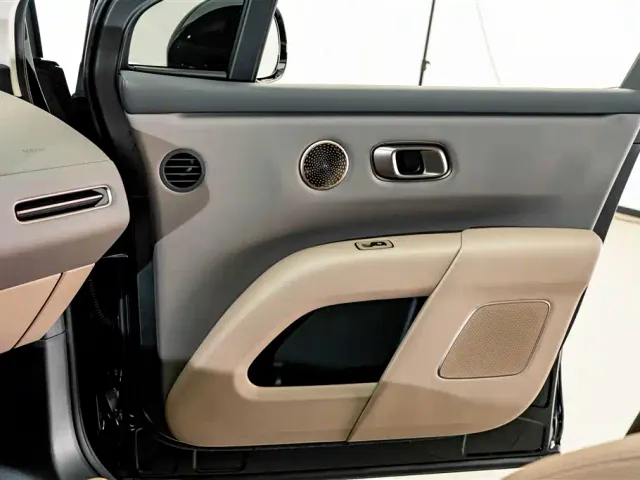 Li Auto i8 — Фото автомобиля 17