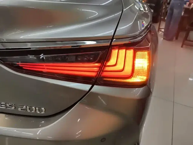 Lexus ES — Фото автомобиля 7