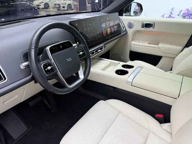 Li Auto L7 — Фото автомобиля 13