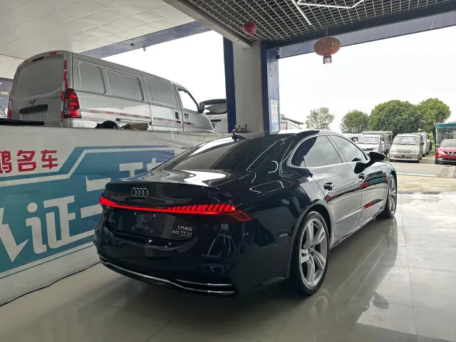 Audi A7L — Фото автомобиля 8