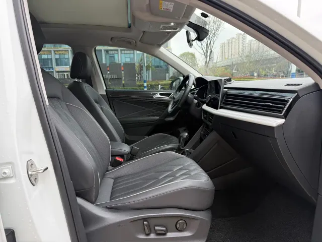 Volkswagen Tiguan L — Фото автомобиля 9
