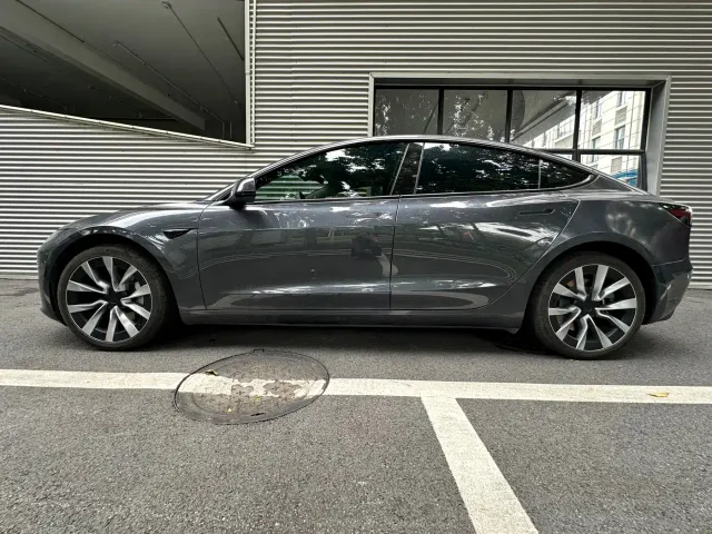 Tesla Model 3 — Фото автомобиля 14