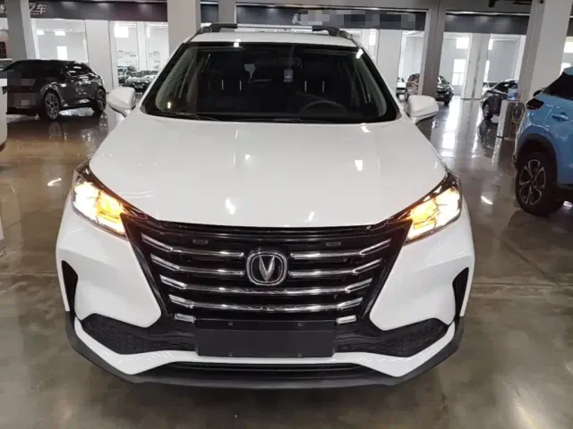 Changan CS15 — Фото автомобиля 2