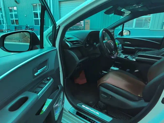 Toyota Sienna — Фото автомобиля 15