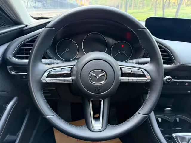 Mazda Axela — Фото автомобиля 6