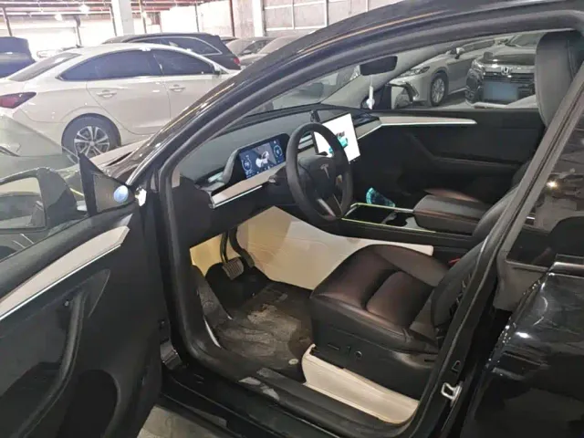 Tesla Model Y — Фото автомобиля 15