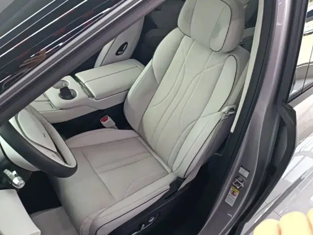 Xpeng X9 — Фото автомобиля 14
