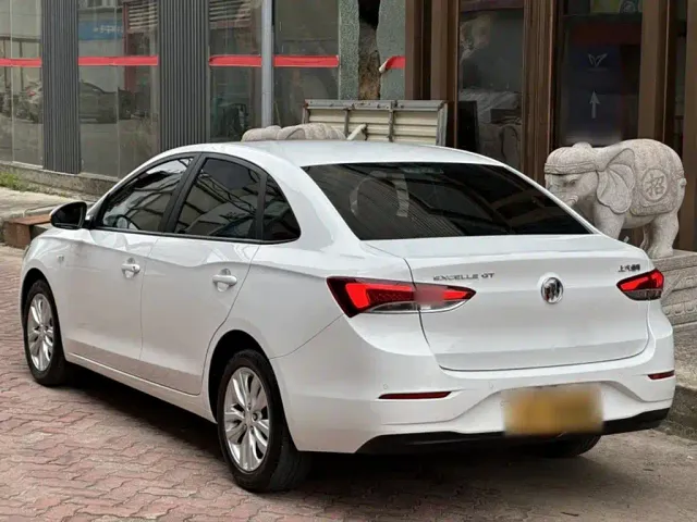Buick Excelle — Фото автомобиля 10