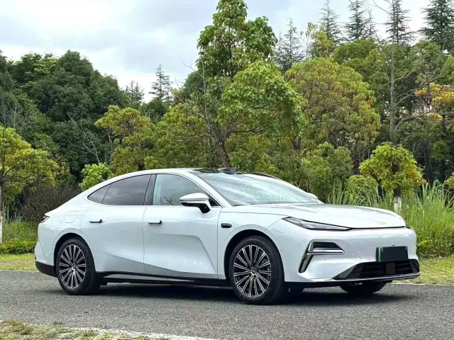 Geely Galaxy Xingyao 8 — Фото автомобиля 3