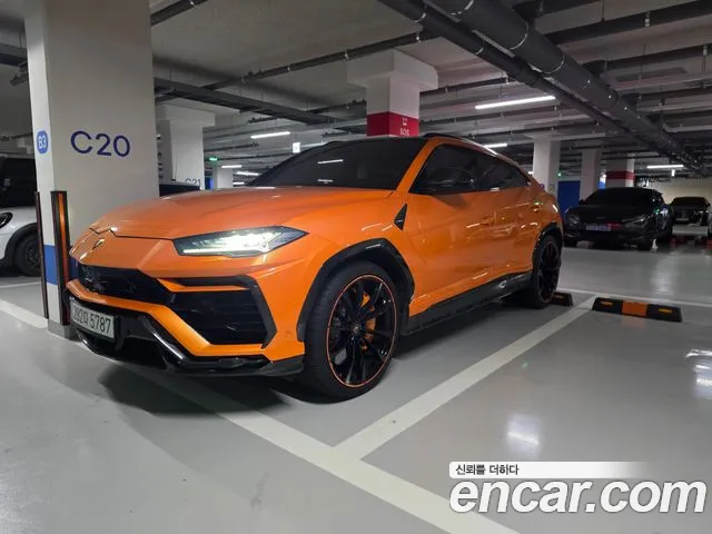 Lamborghini Urus — Фото автомобиля 4