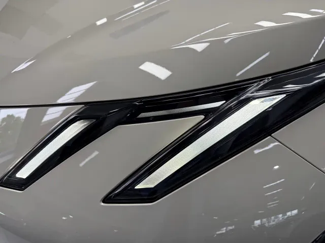 Lynk & Co Z20 — Фото автомобиля 17