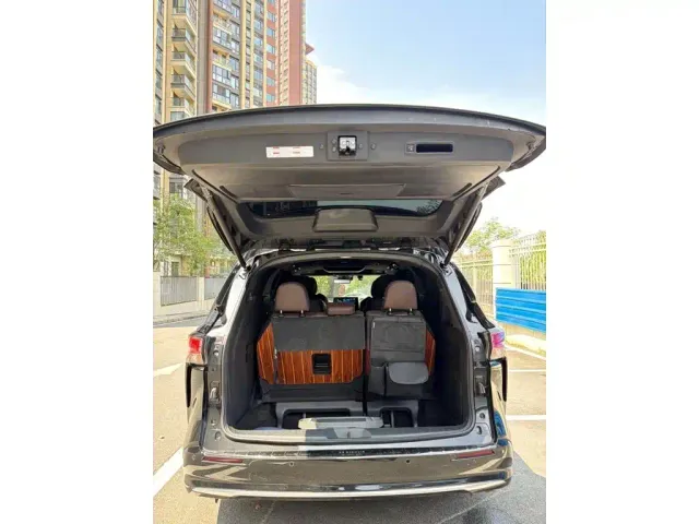 Toyota Sienna — Фото автомобиля 4
