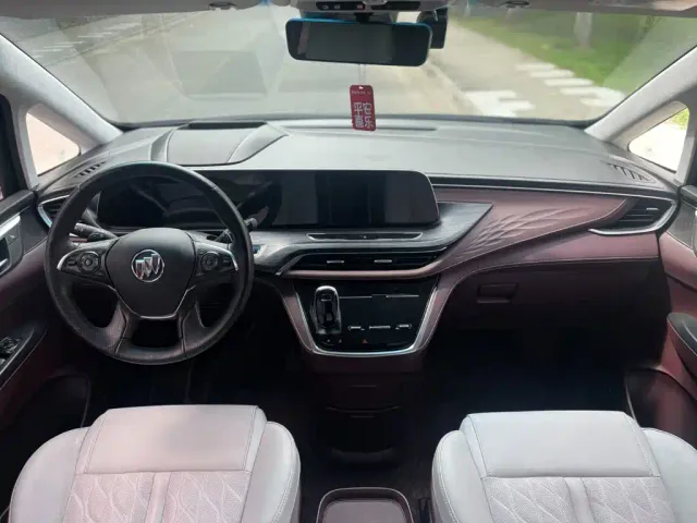 Buick GL8 — Фото автомобиля 16
