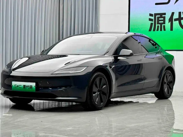 Tesla Model 3 — Фото автомобиля 5
