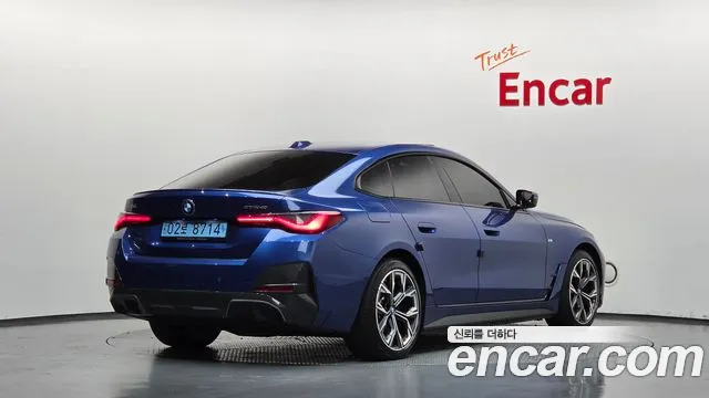 BMW i4 — Фото автомобиля 2