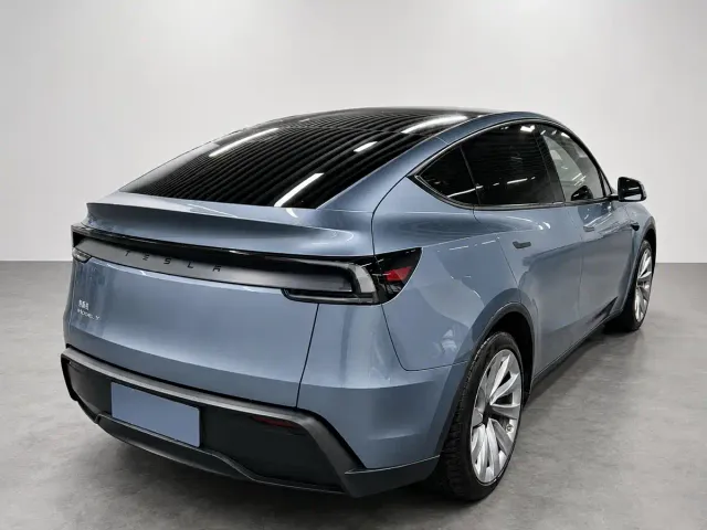 Tesla Model Y — Фото автомобиля 4