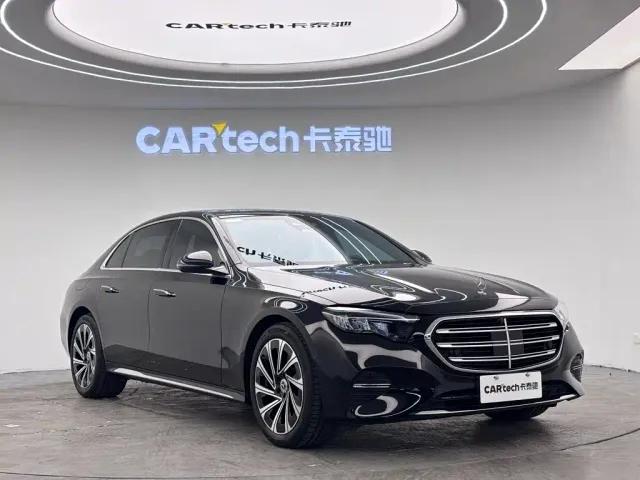 Mercedes-Benz E-Class — Фото автомобиля 2