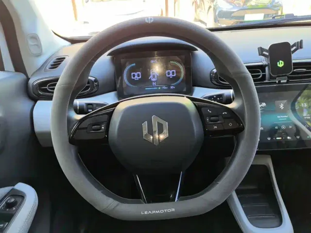 Leapmotor T03 — Фото автомобиля 11
