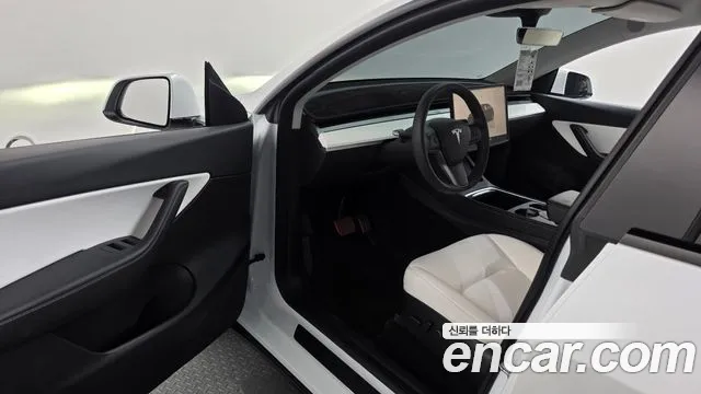 Tesla Model Y — Фото автомобиля 8