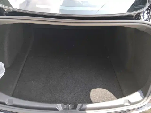 Tesla Model 3 — Фото автомобиля 4