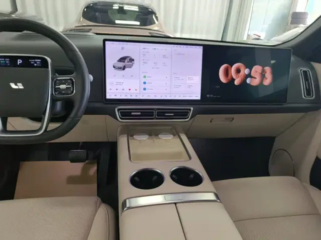 Li Auto L8 — Фото автомобиля 12