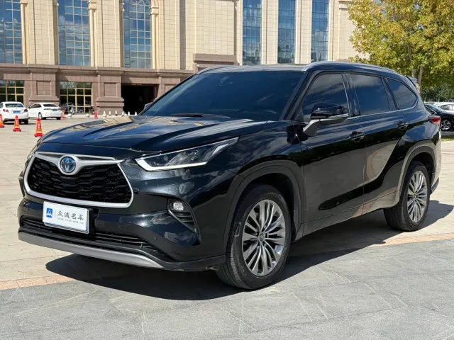 Фотография автомобиля — Toyota Highlander