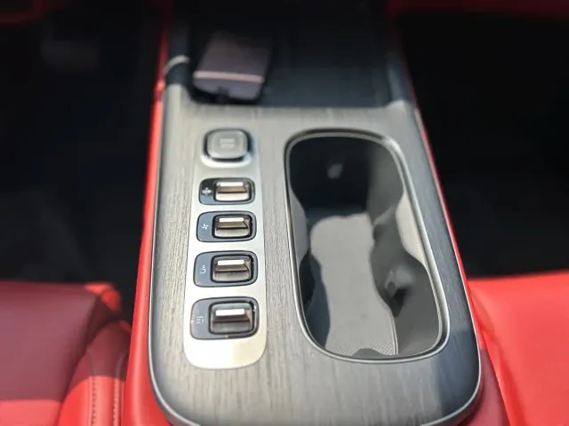 Xiaomi SU7 — Фото автомобиля 18
