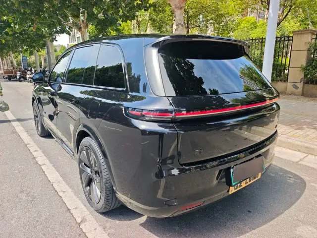 Li Auto L8 — Фото автомобиля 11